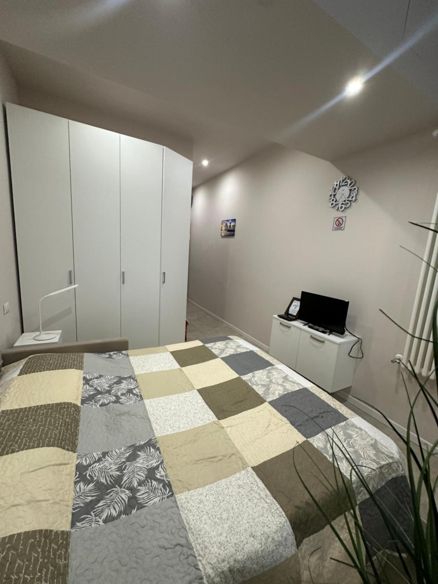 Ferienwohnung Monolocale Piazza Gambara M1 Mailand Exterior foto
