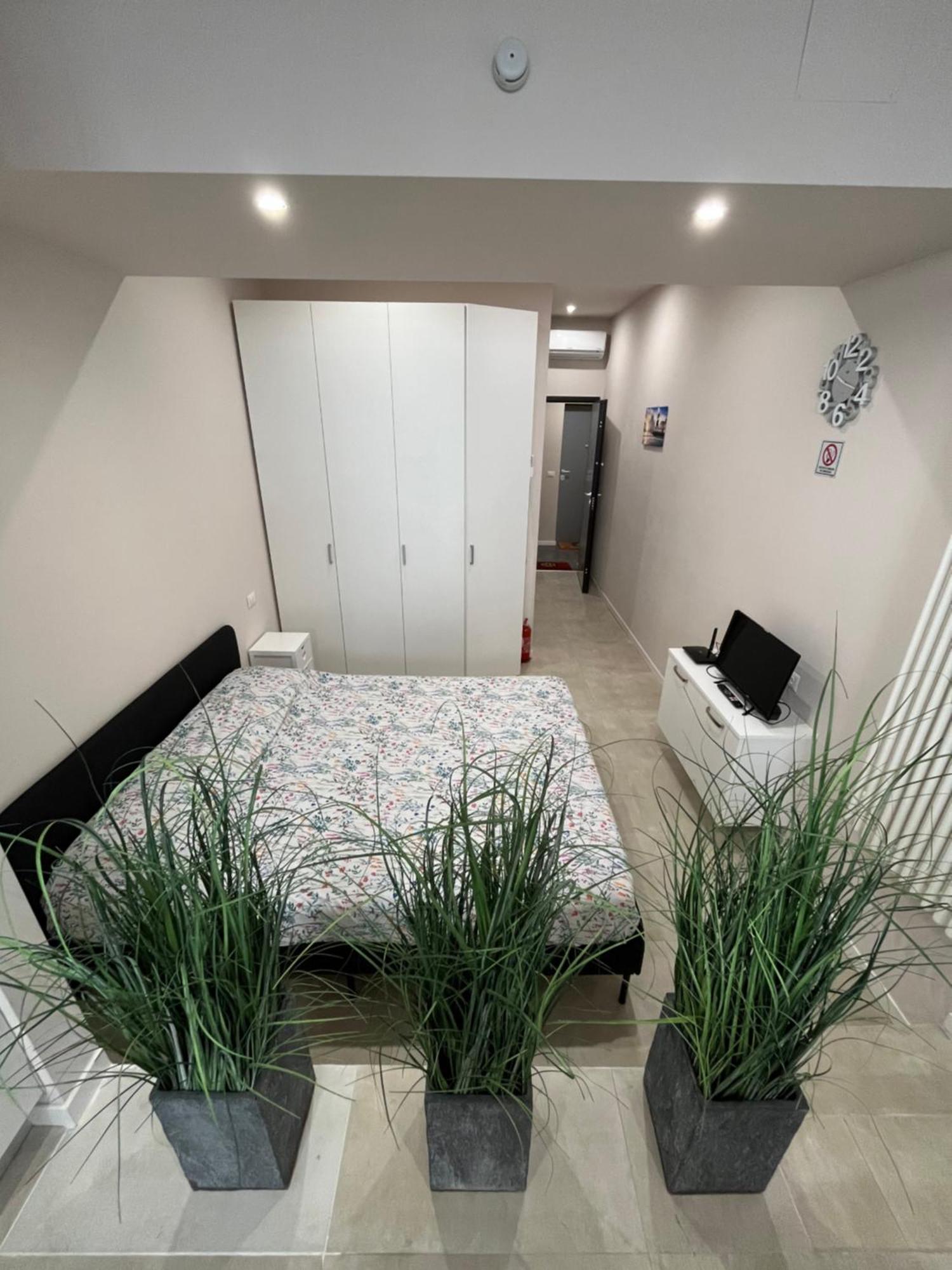 Ferienwohnung Monolocale Piazza Gambara M1 Mailand Exterior foto